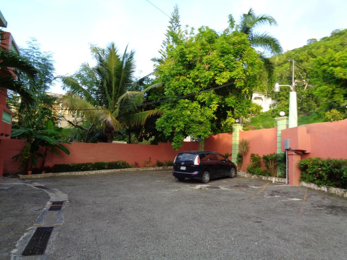 Tropical Court Hotel Montego Bay Exterior photo