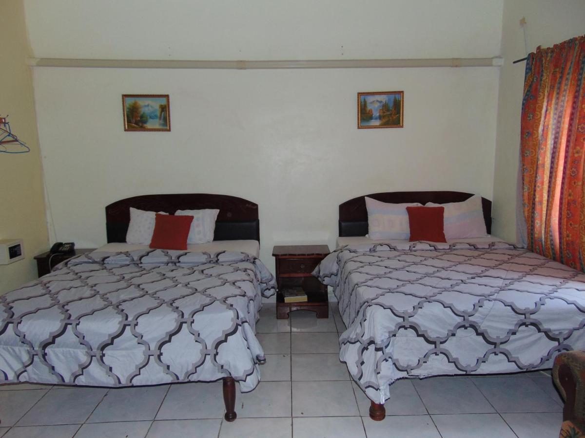 Tropical Court Hotel Montego Bay Exterior photo